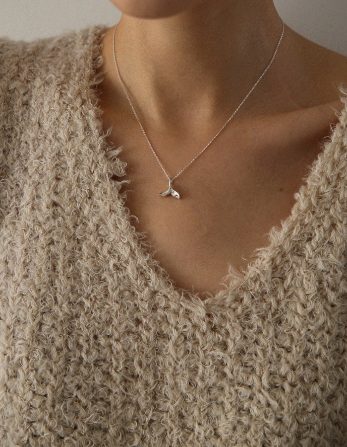 Orbes) WHALE TAIL NECKLACE 재입고